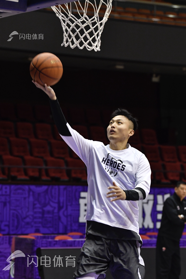 英雄联盟投注-深圳男篮训练开放日，集结日扳平良机引欢呼，社区盾在即，心理建设被强调的简单介绍