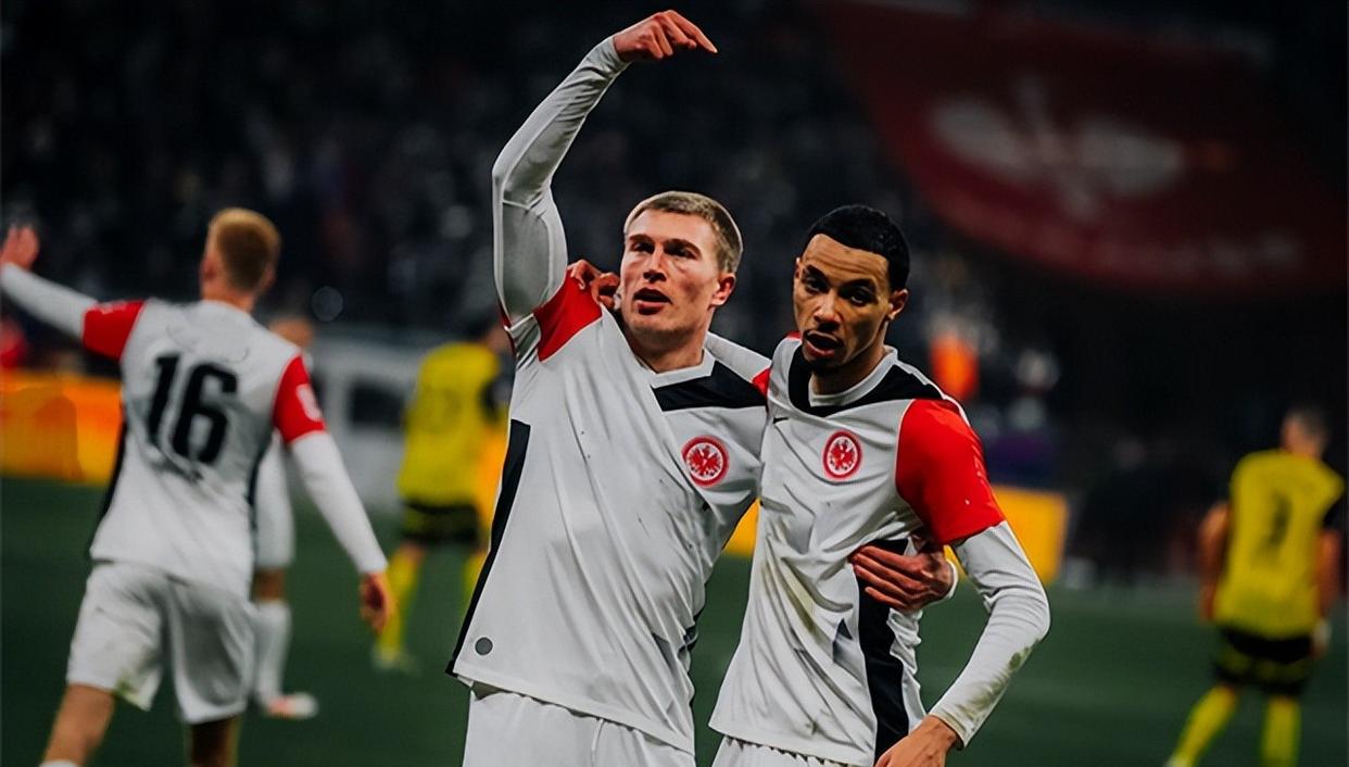 华体会入口-赛前体能课后，法兰克福临场应变备战德甲，气氛紧张，更衣室氛围转暖的简单介绍